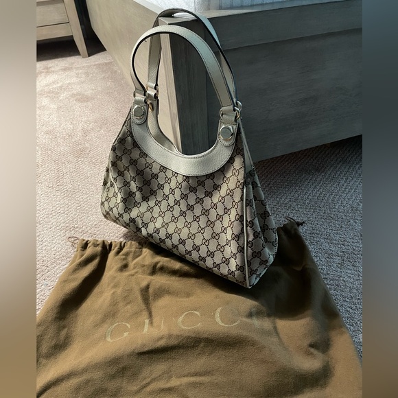 Gucci Beige Monogram Charmy Hobo - Picture 3 of 12